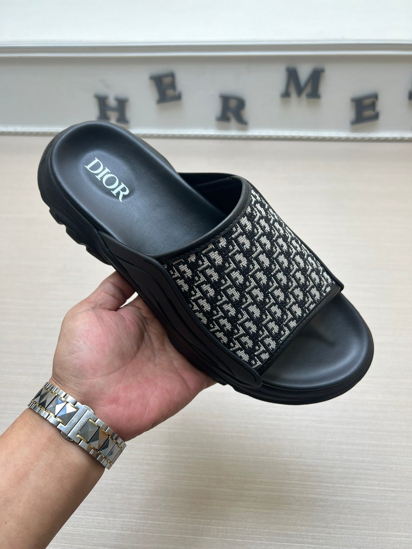 54D8ZDE Stylish slippers