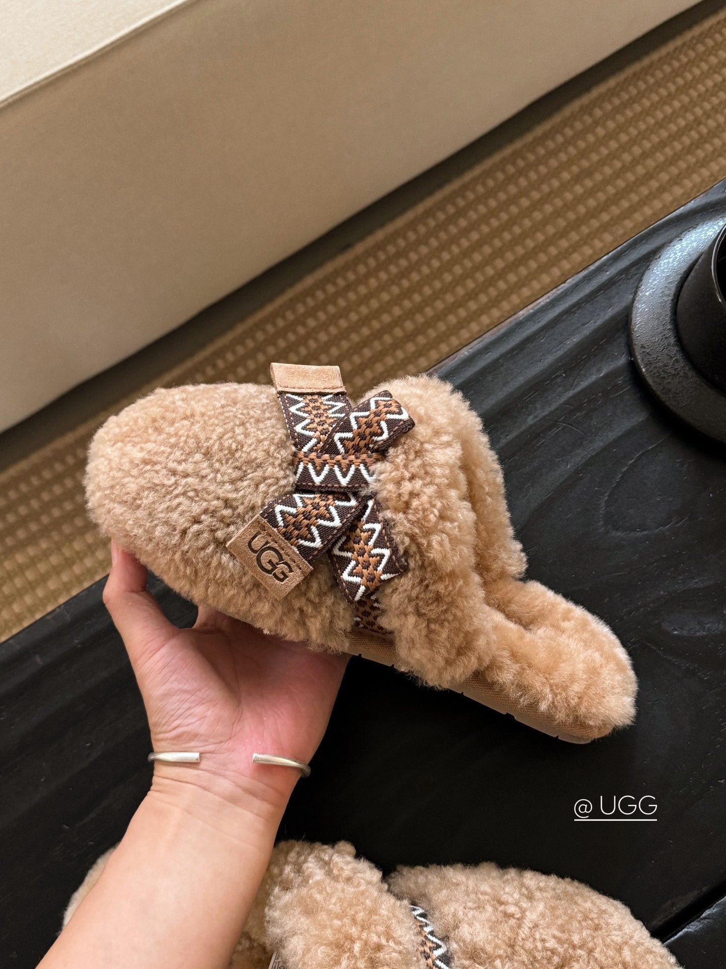 1JU11ZDE Stylish Slippers