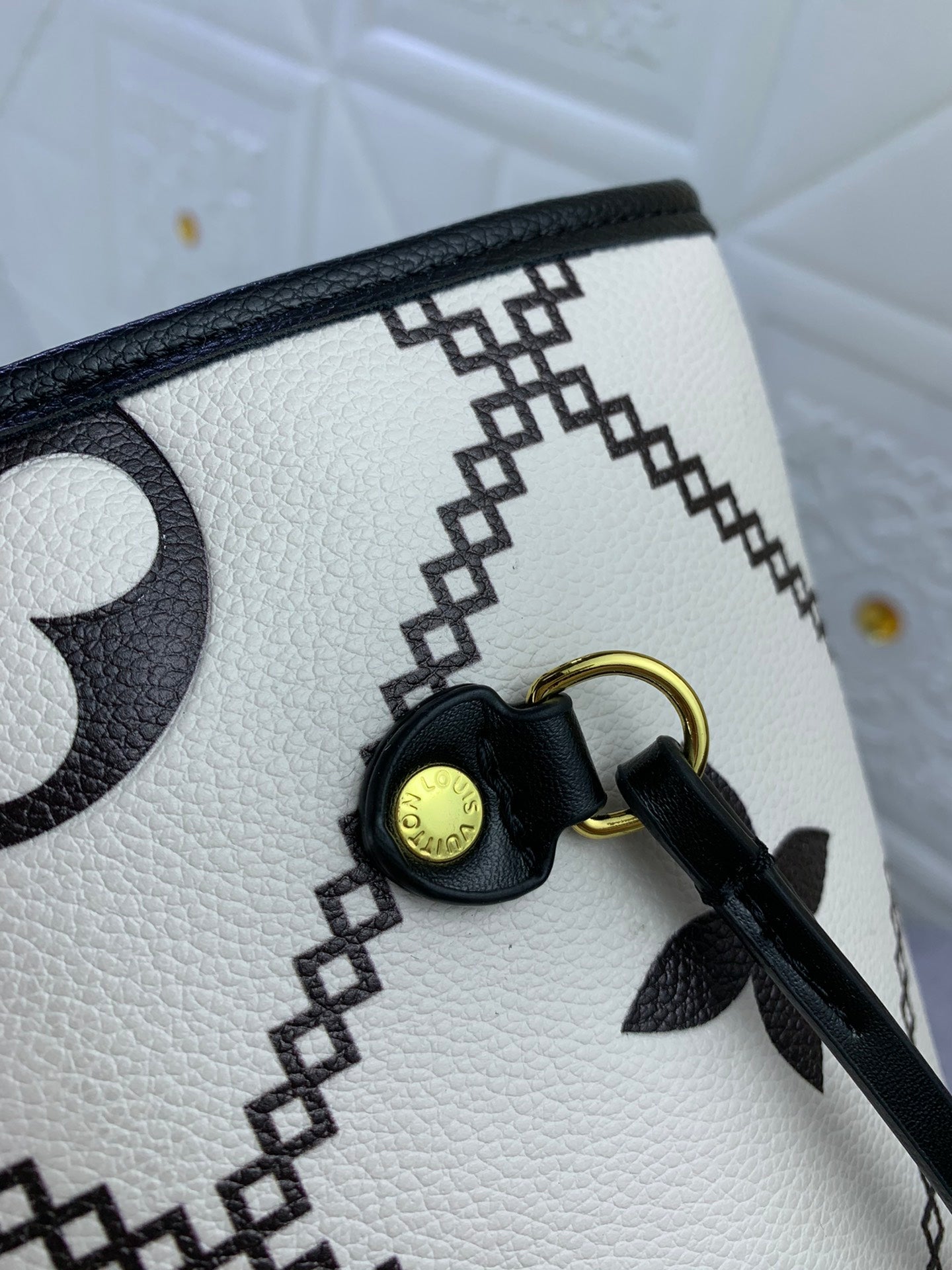 2XE88BDE Stylish leather bag 