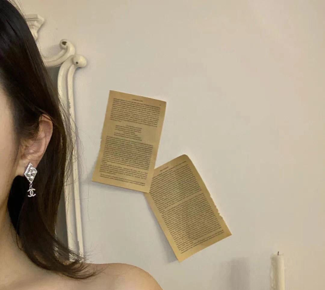 1YC169EDE Stylish Earrings