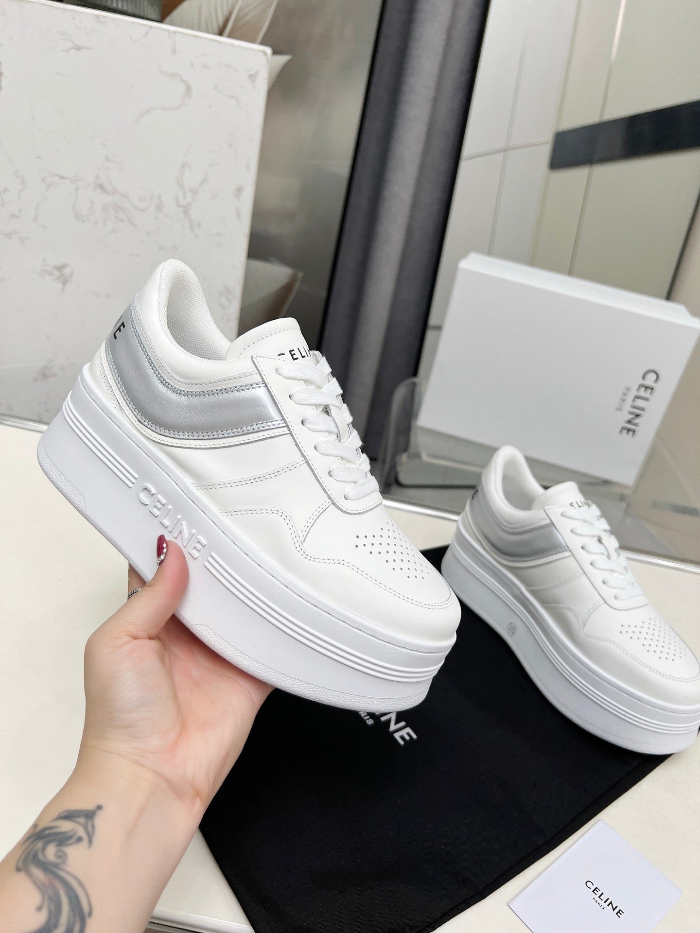 255QA50ZDE Stylish leather shoes