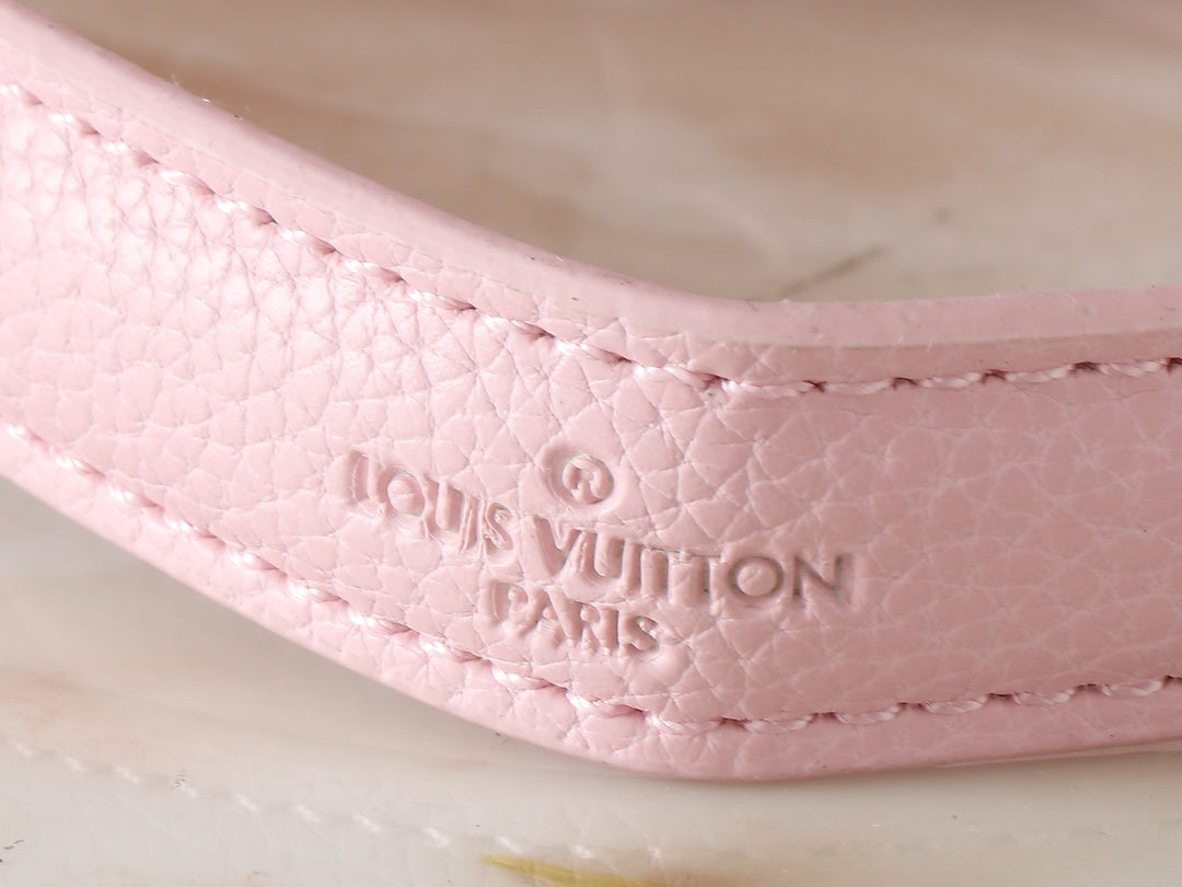 15XE3BDE Stylish leather bag