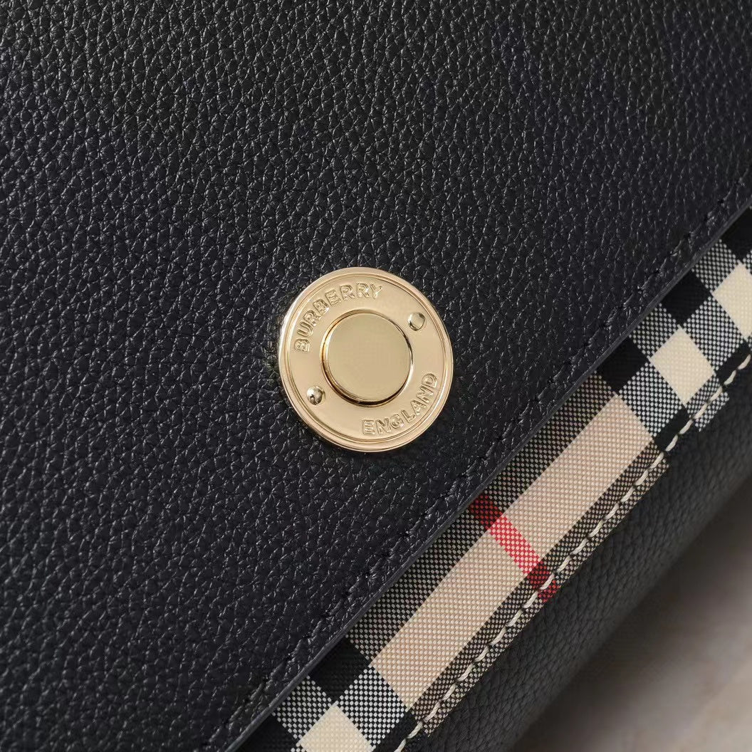 12XR238BDE Stylish leather bag 