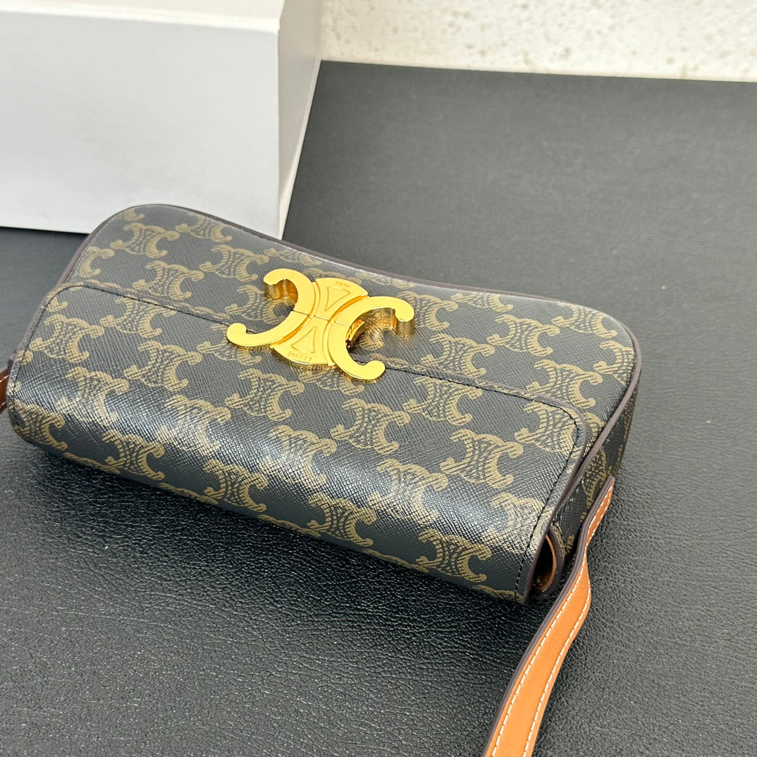 1XE271BDE Stylish leather bag 