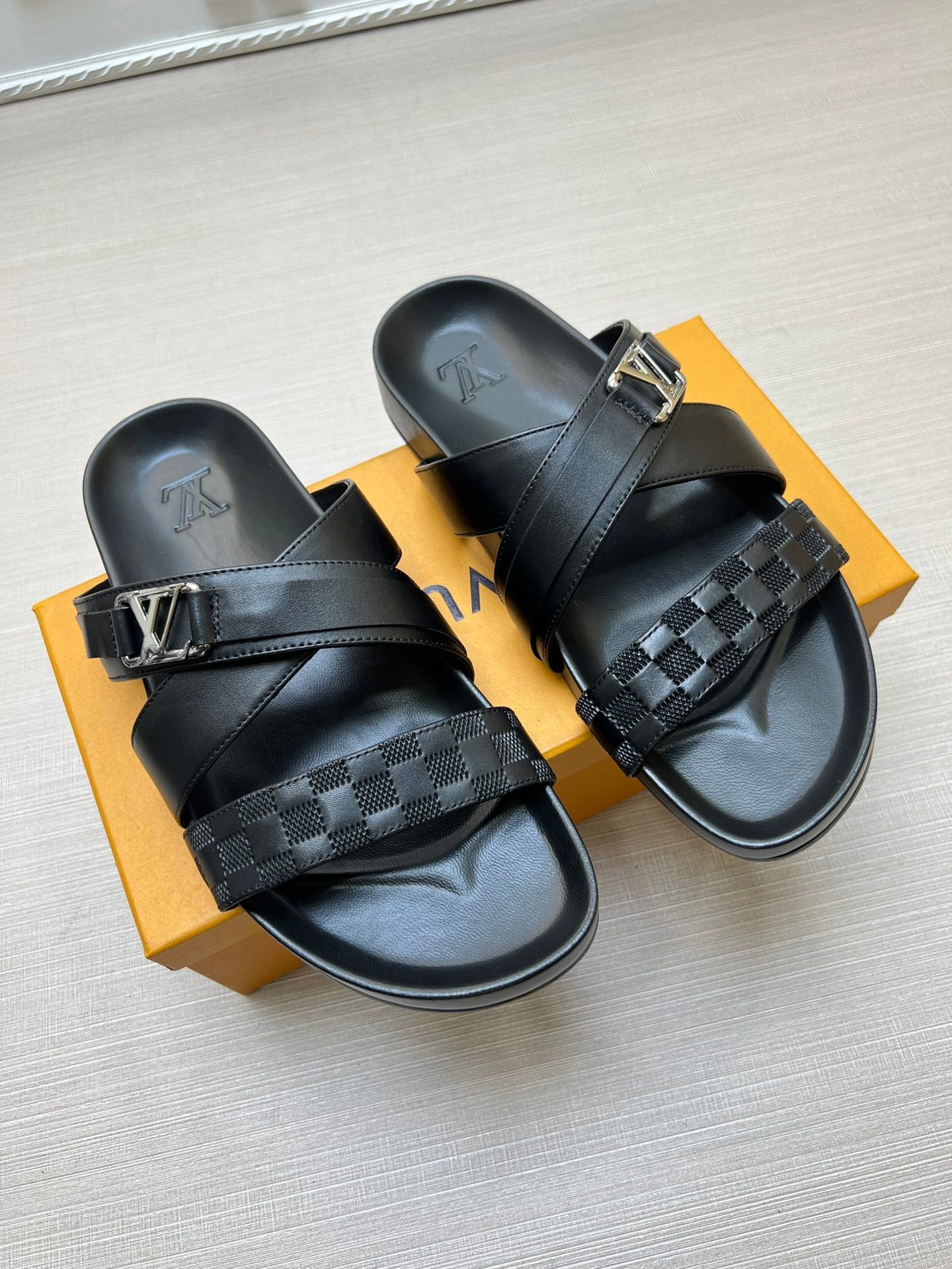 54E88ZDE Stylish slippers