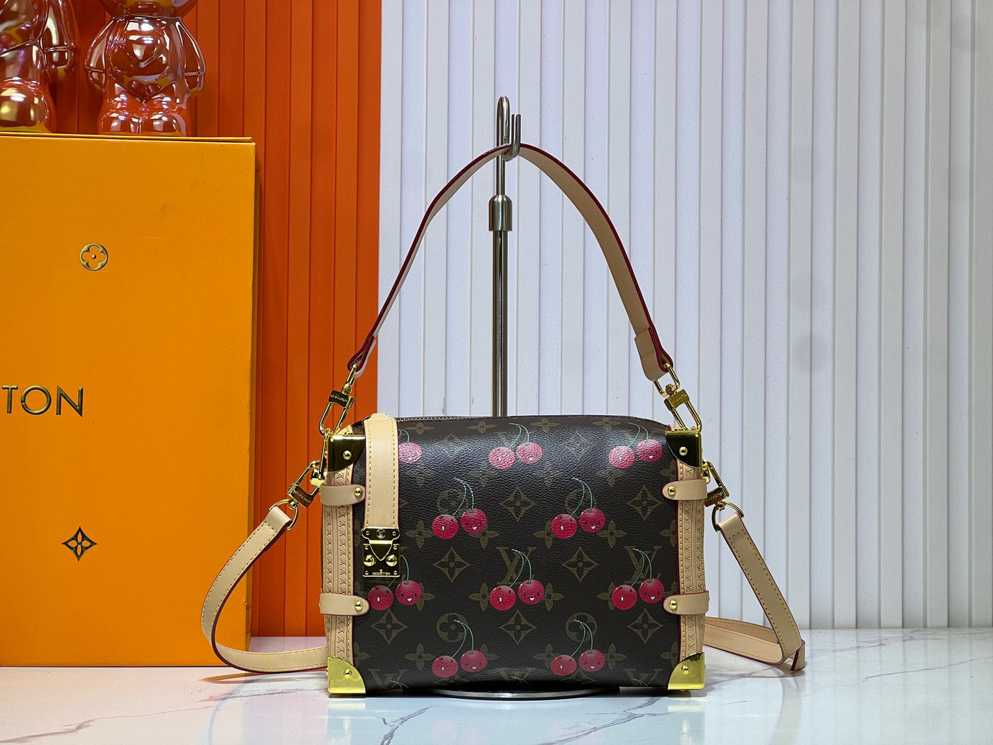 155NE18BDE Stylish leather bag