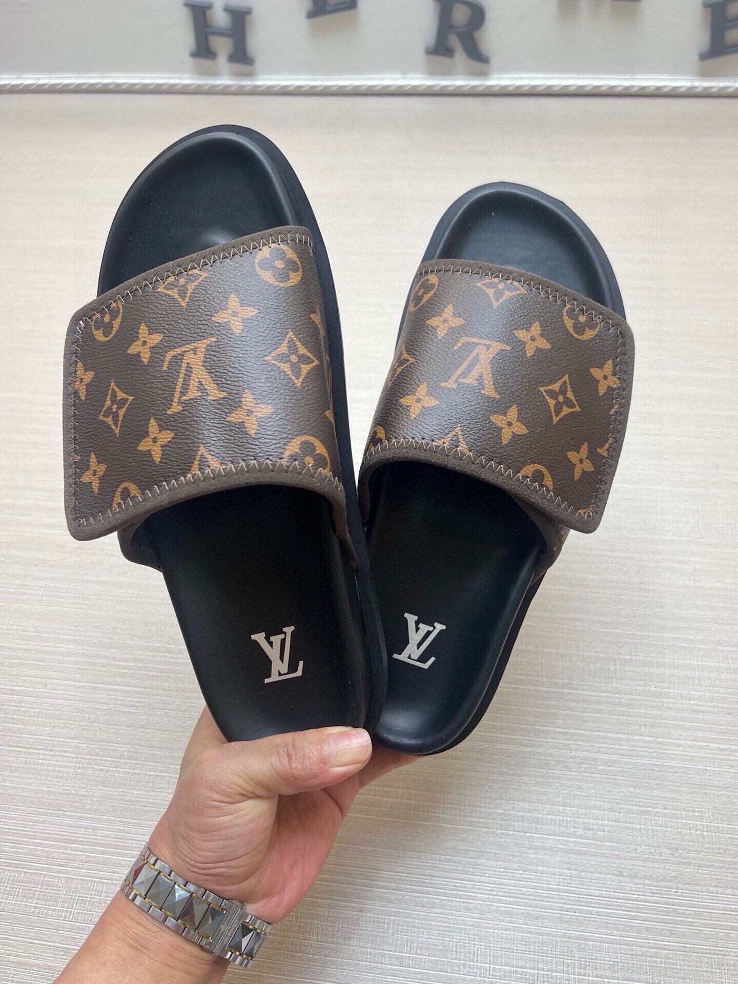 5LE210ZDE Stylish Slippers