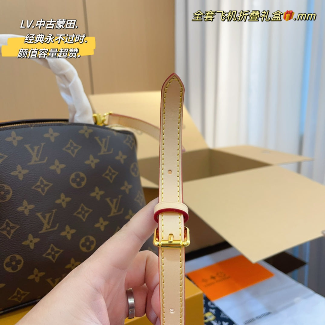 6XE196BDE Stylish leather bag 