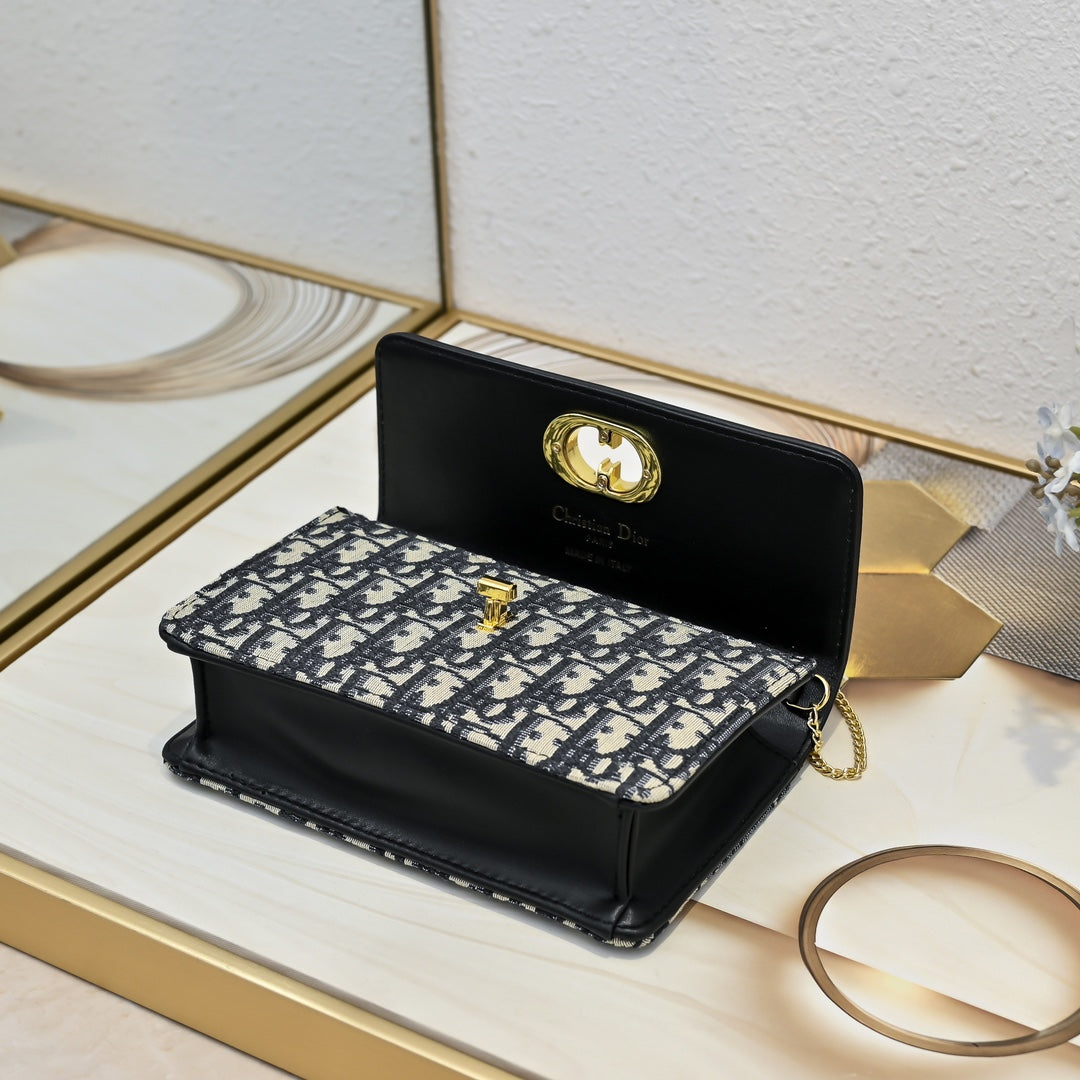 2WD2BDE Stylish leather bag