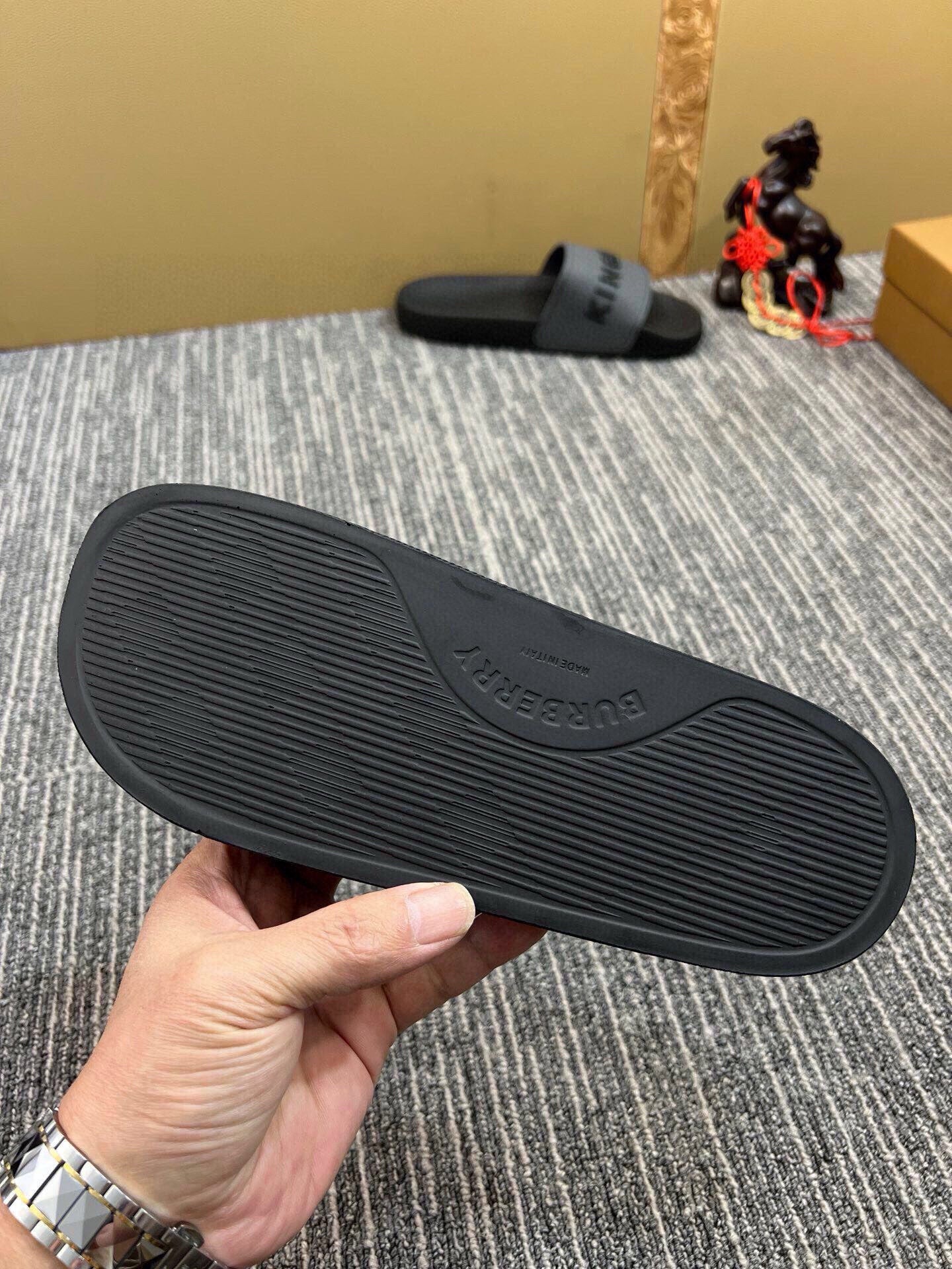 535ZR254ZDE Stylish Slippers