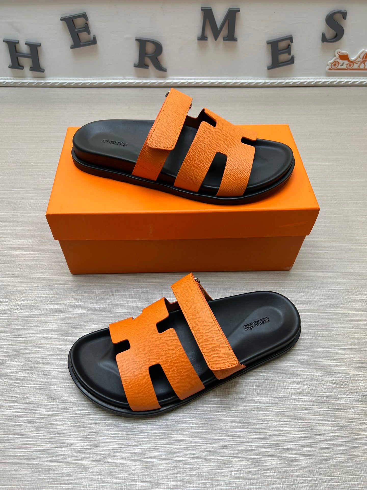 54H1ZDE Stylish slippers
