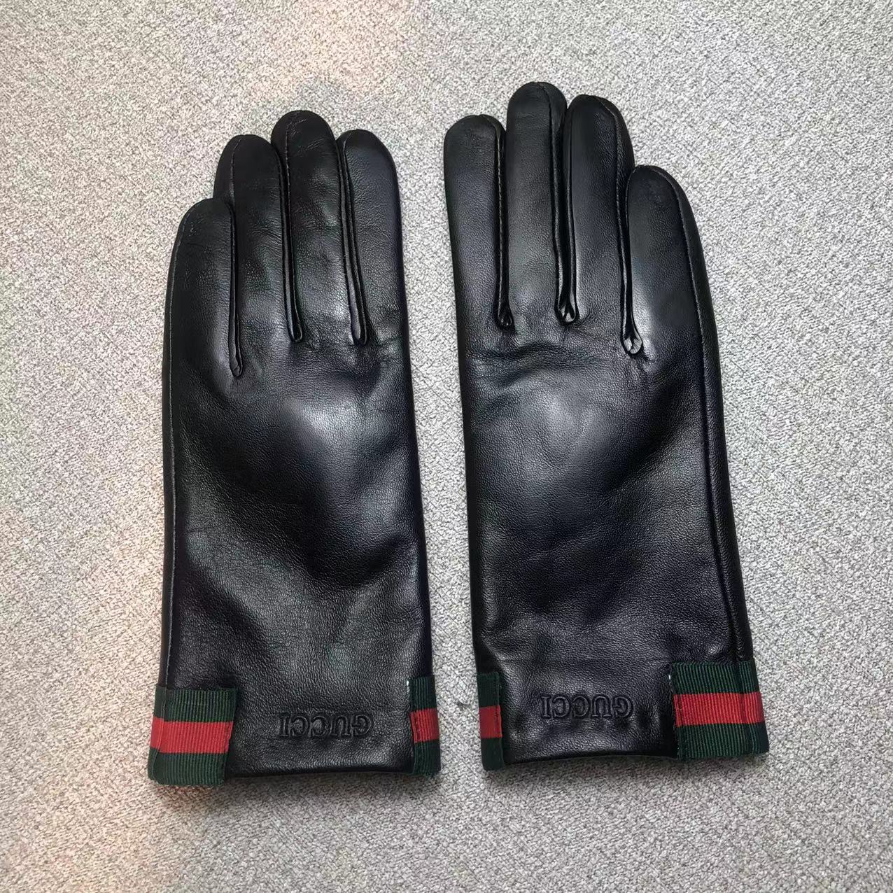 24B94SDE Stylish gloves