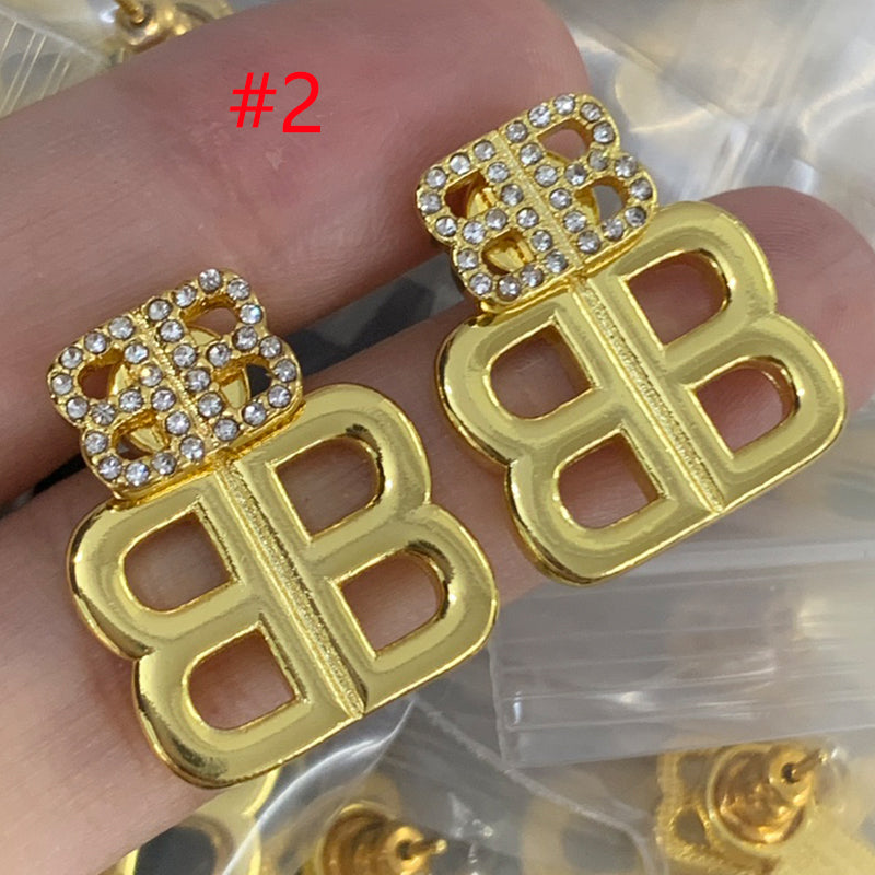 84J12EDE Stylish Earrings