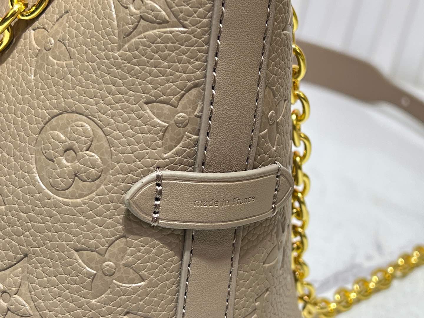 2WE33BDE Stylish leather bag