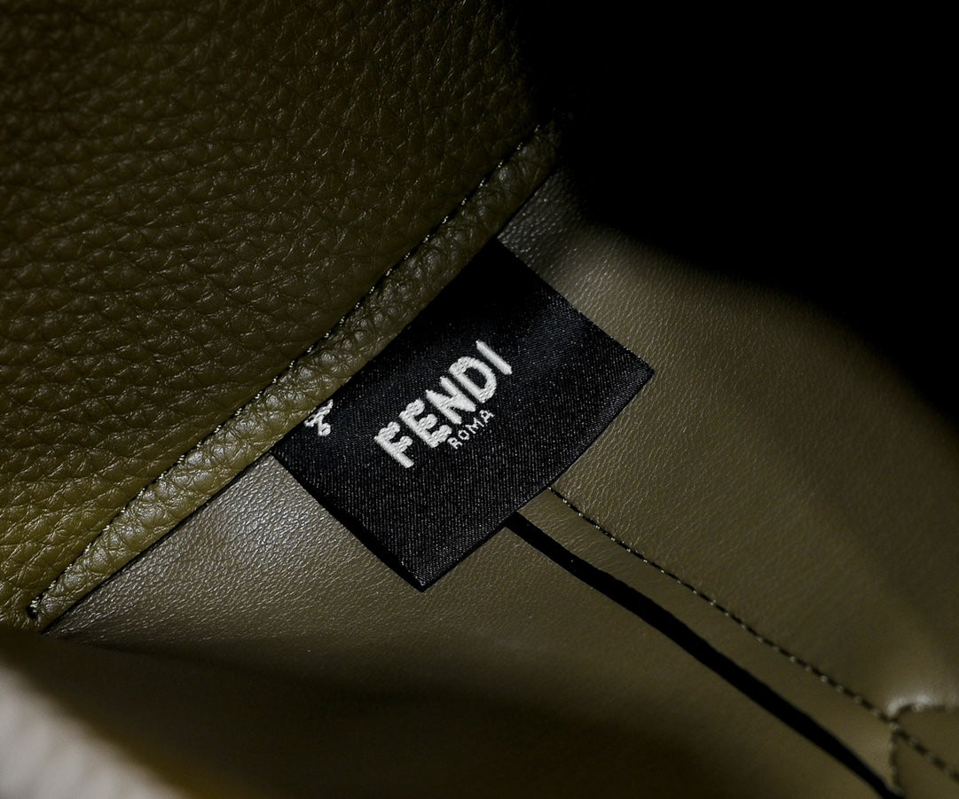 1WF109BDE Stylish leather bag