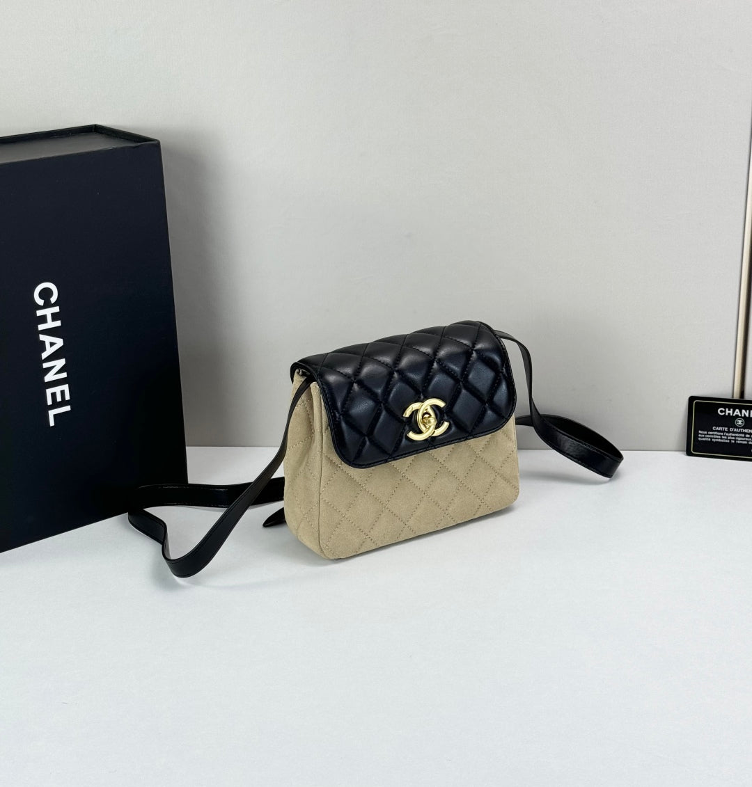 15RC62BDE Stylish leather bag