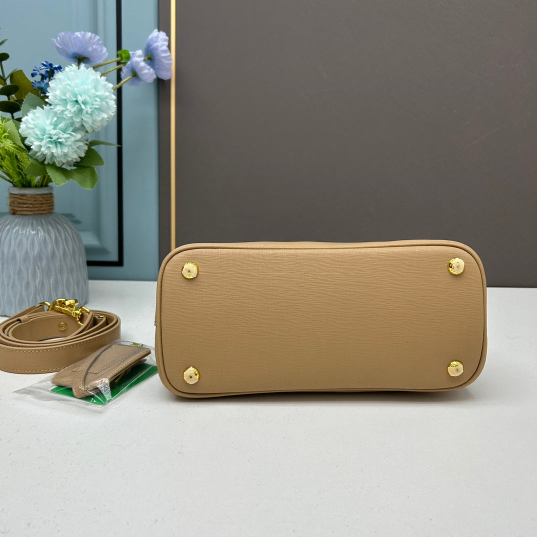 1XPD115BDE Stylish leather bag 