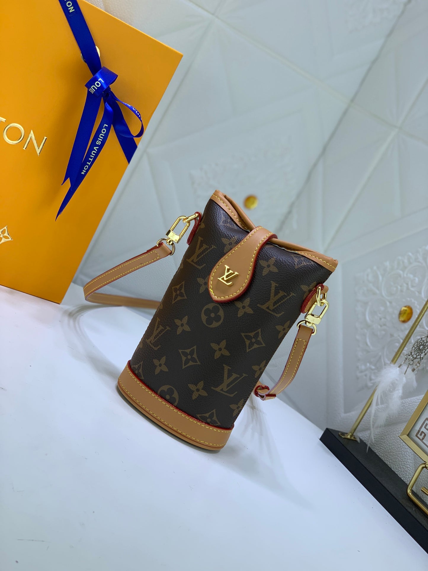 2WE48BDE Stylish leather bag