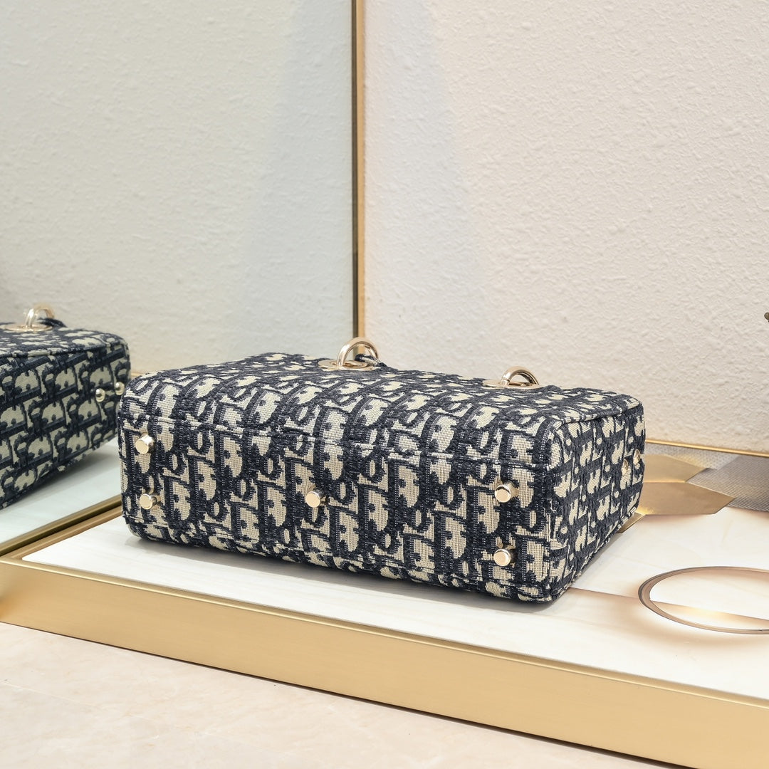 1XD439BDE Stylish embroidery bag