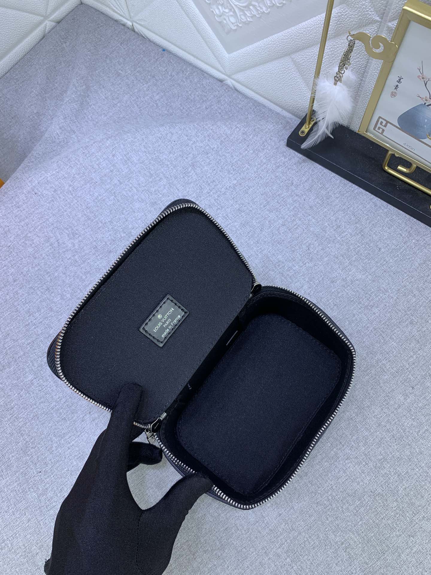 1XE272BDE Stylish leather bag 