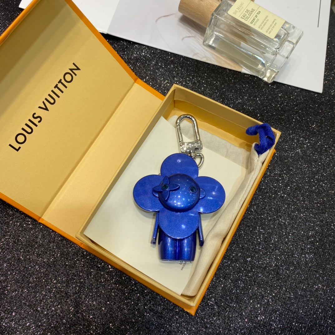 14E63ADE Stylish key closure