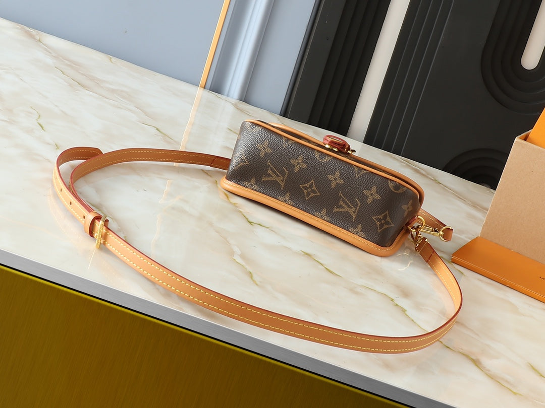 15XE5BDE Stylish leather bag