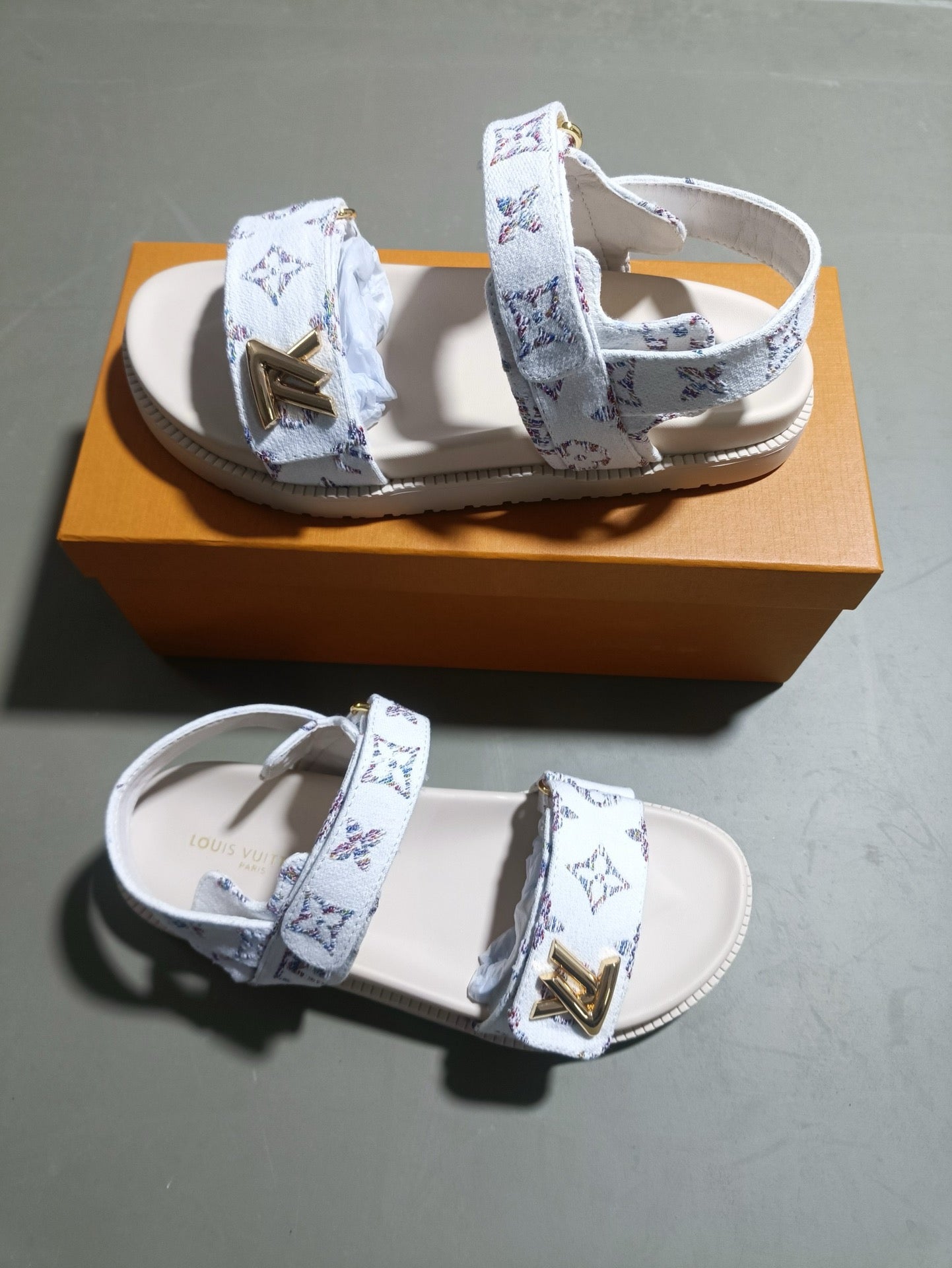 5LE211ZDE Stylish sandals