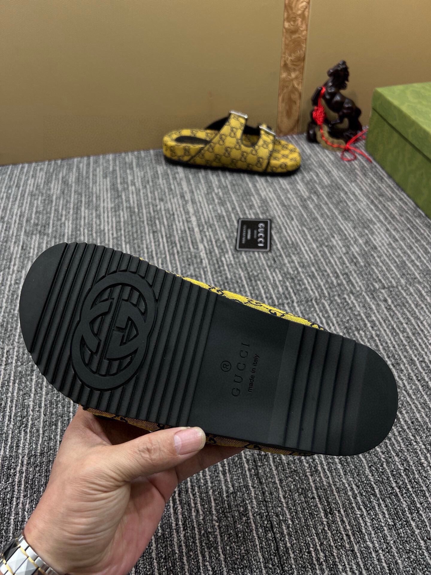 54B123ZDE Stylish slippers