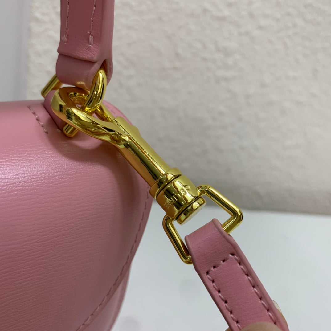 1XCL40BDE Stylish leather bag 