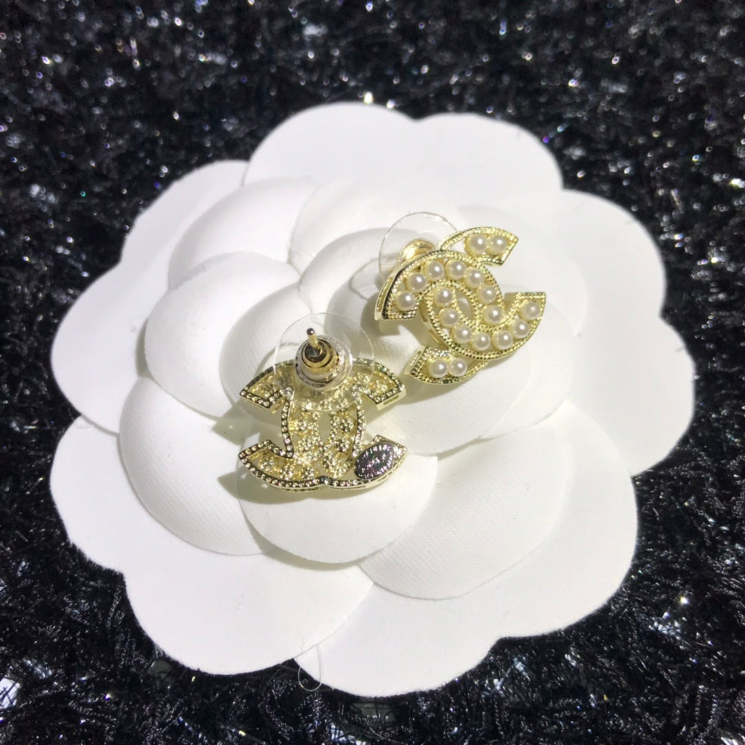 14C484EDE Stylish Earrings