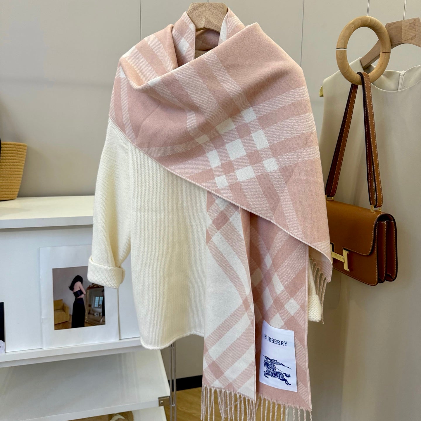 185ZR32WDE Stylish Winter Scarves