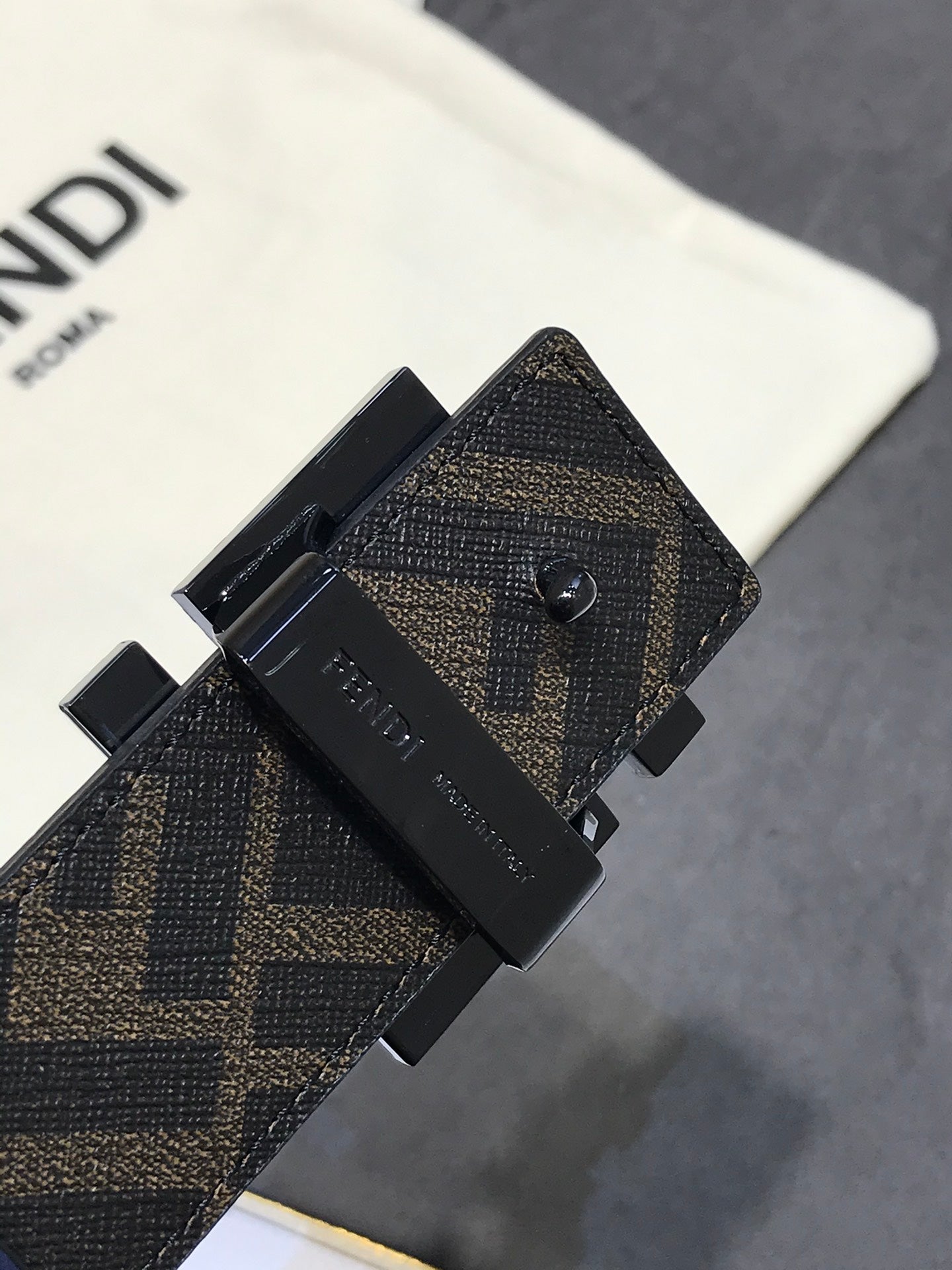 14F77PDE Stylish  High quality belt With full package