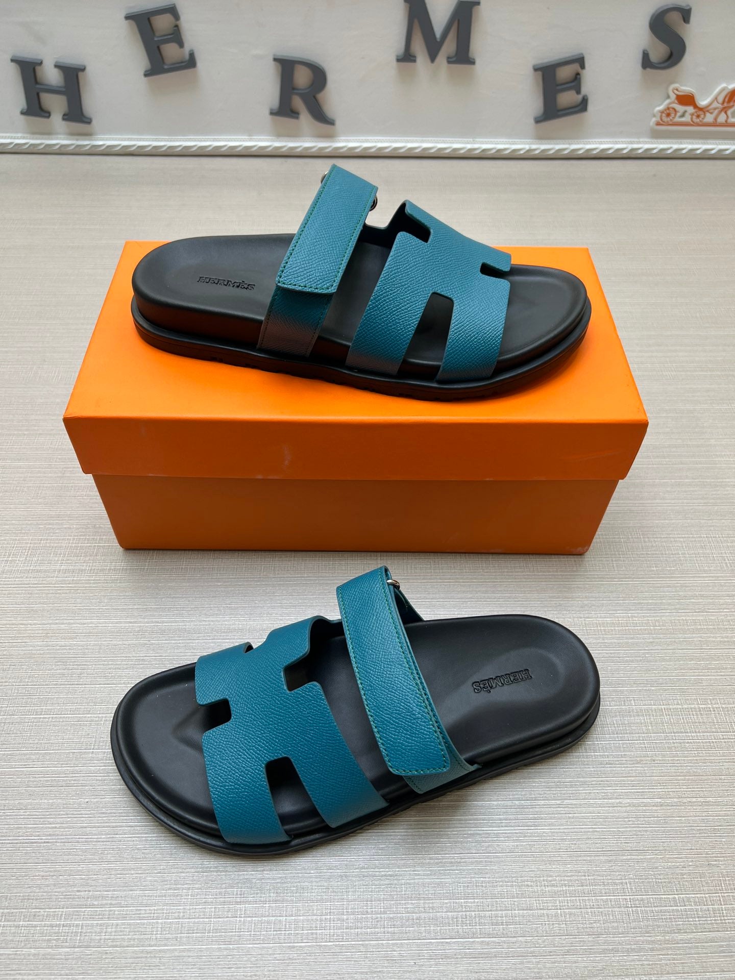 54H1ZDE Stylish slippers