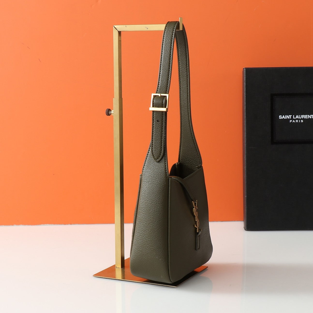 165NSL115BDE Stylish leather bag