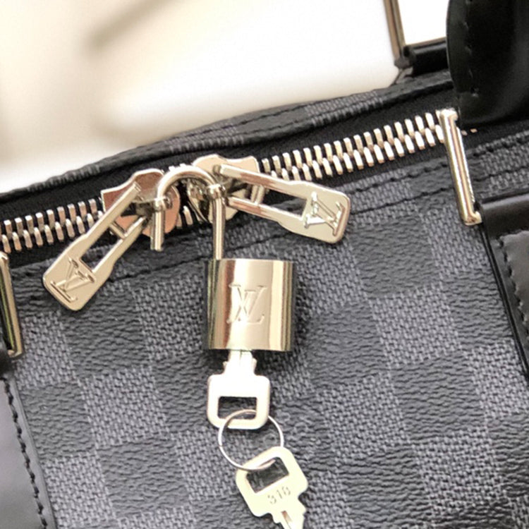 1E066BDE Stylish leather bag 