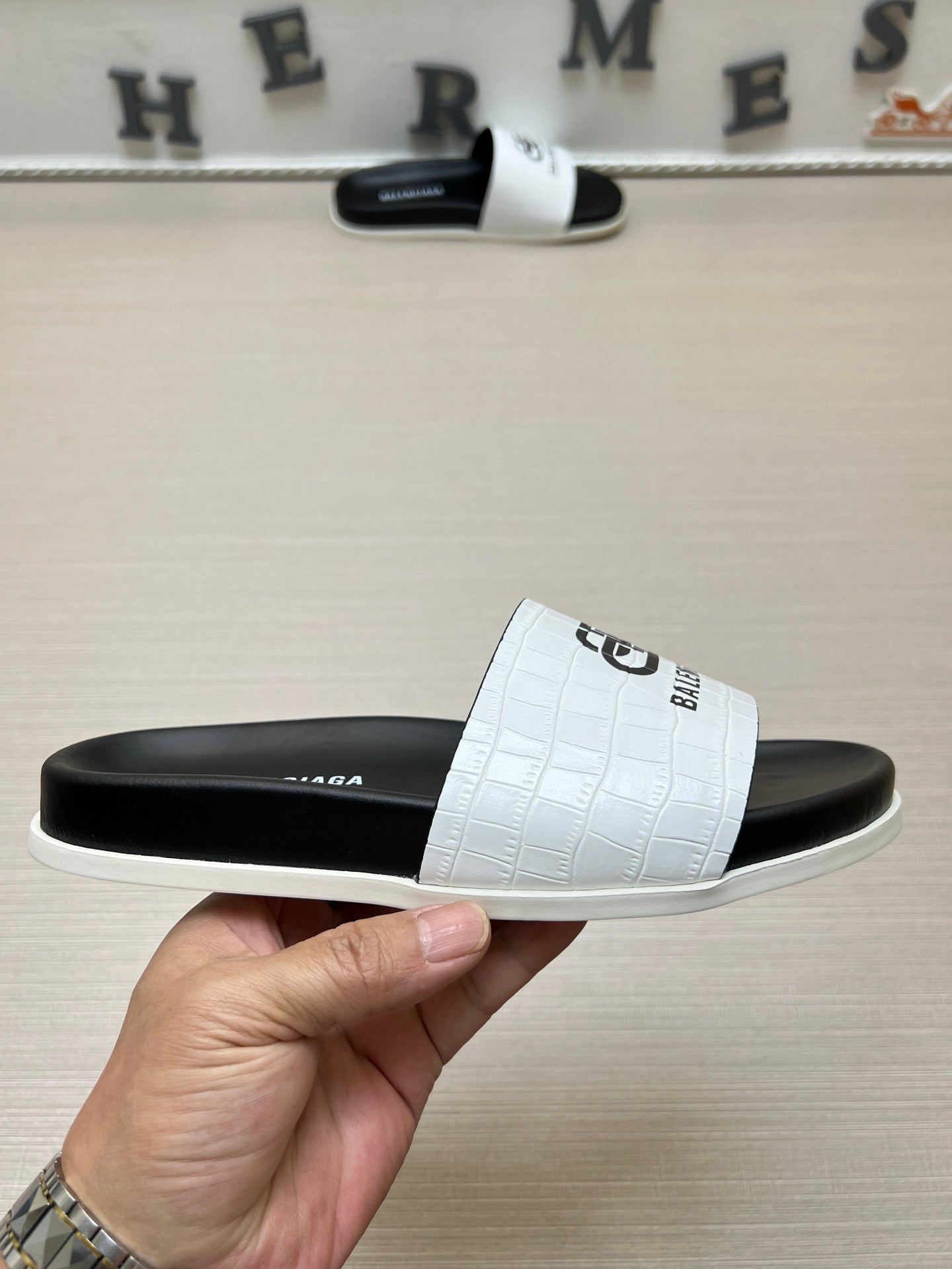 54J99ZDE Stylish slippers