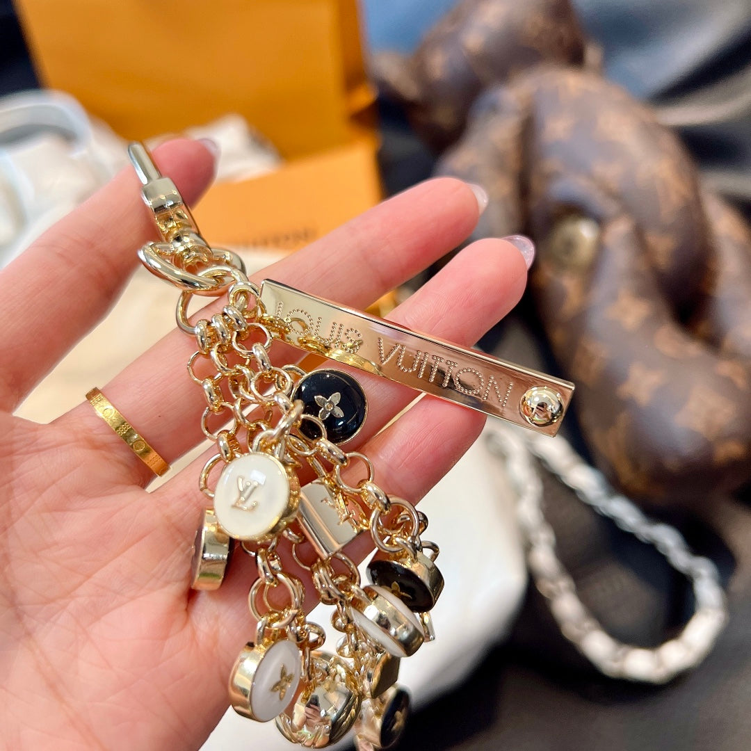14E4ADE Stylish key closure