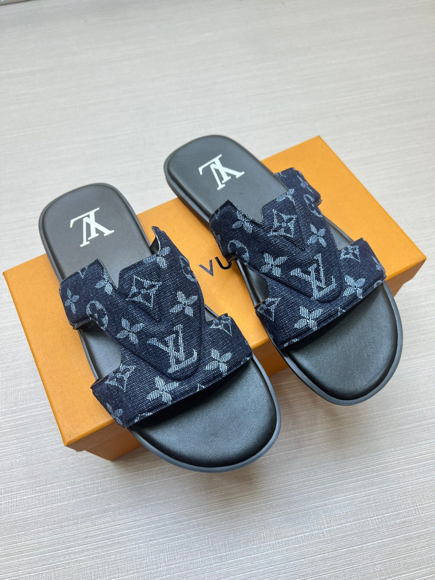 54E29ZDE Stylish slippers