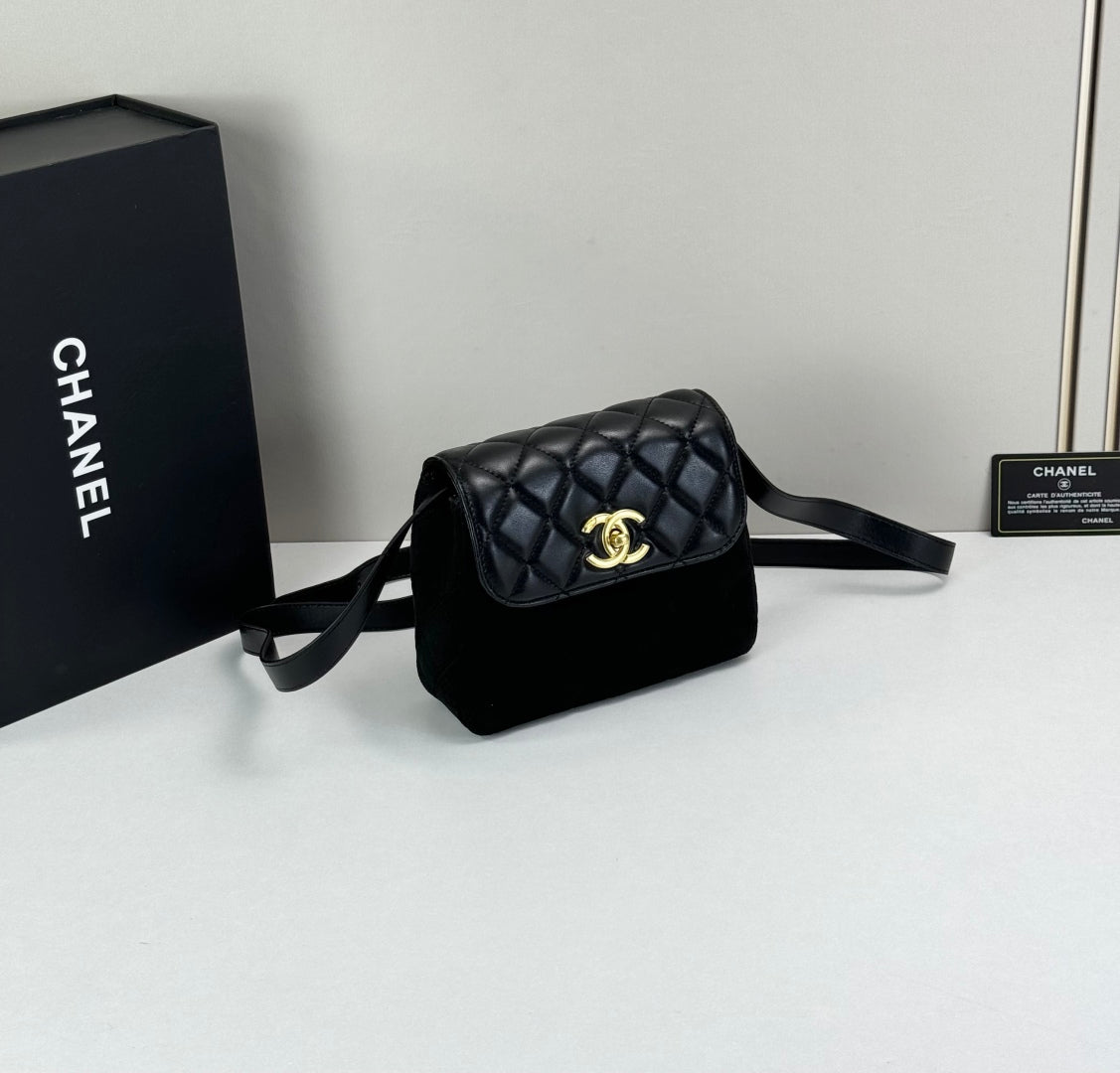 15RC63BDE Stylish leather bag