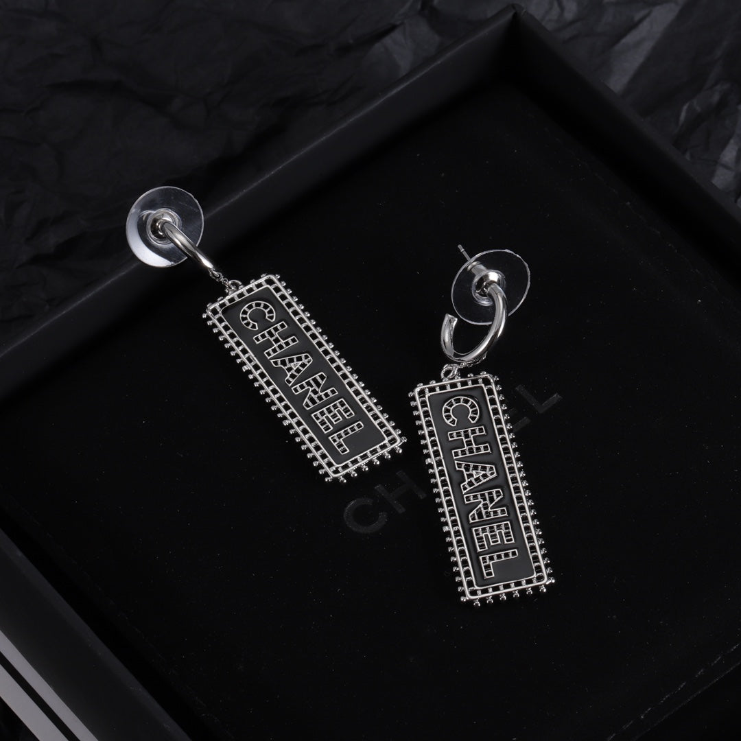 1YC420EDE Stylish Earrings