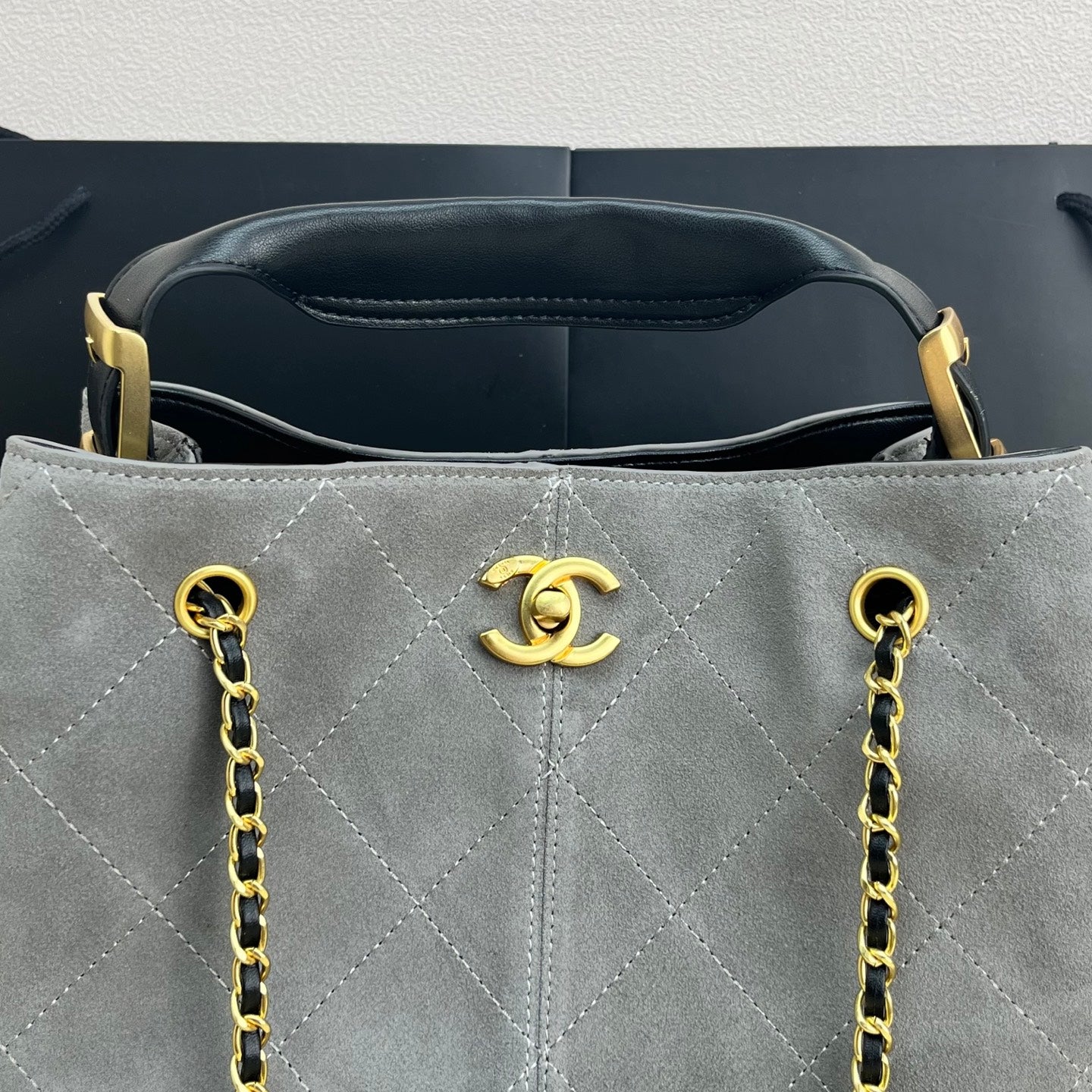 175RC1BDE Stylish leather bag
