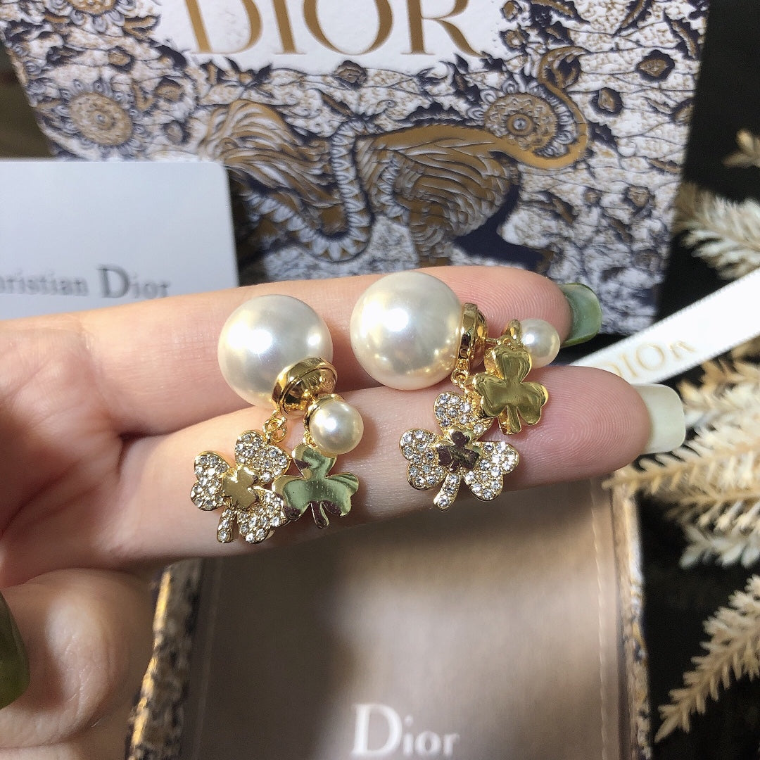 1YD295EDE Stylish Earrings