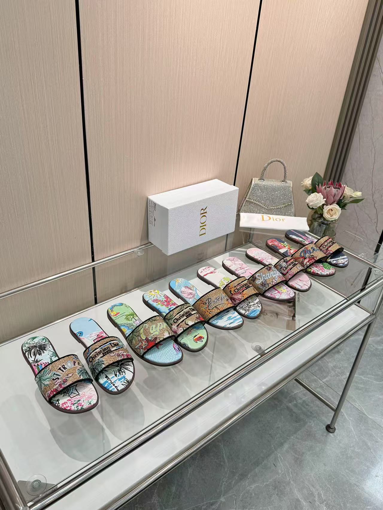 285ZD67ZDE Stylish  Peather Slippers
