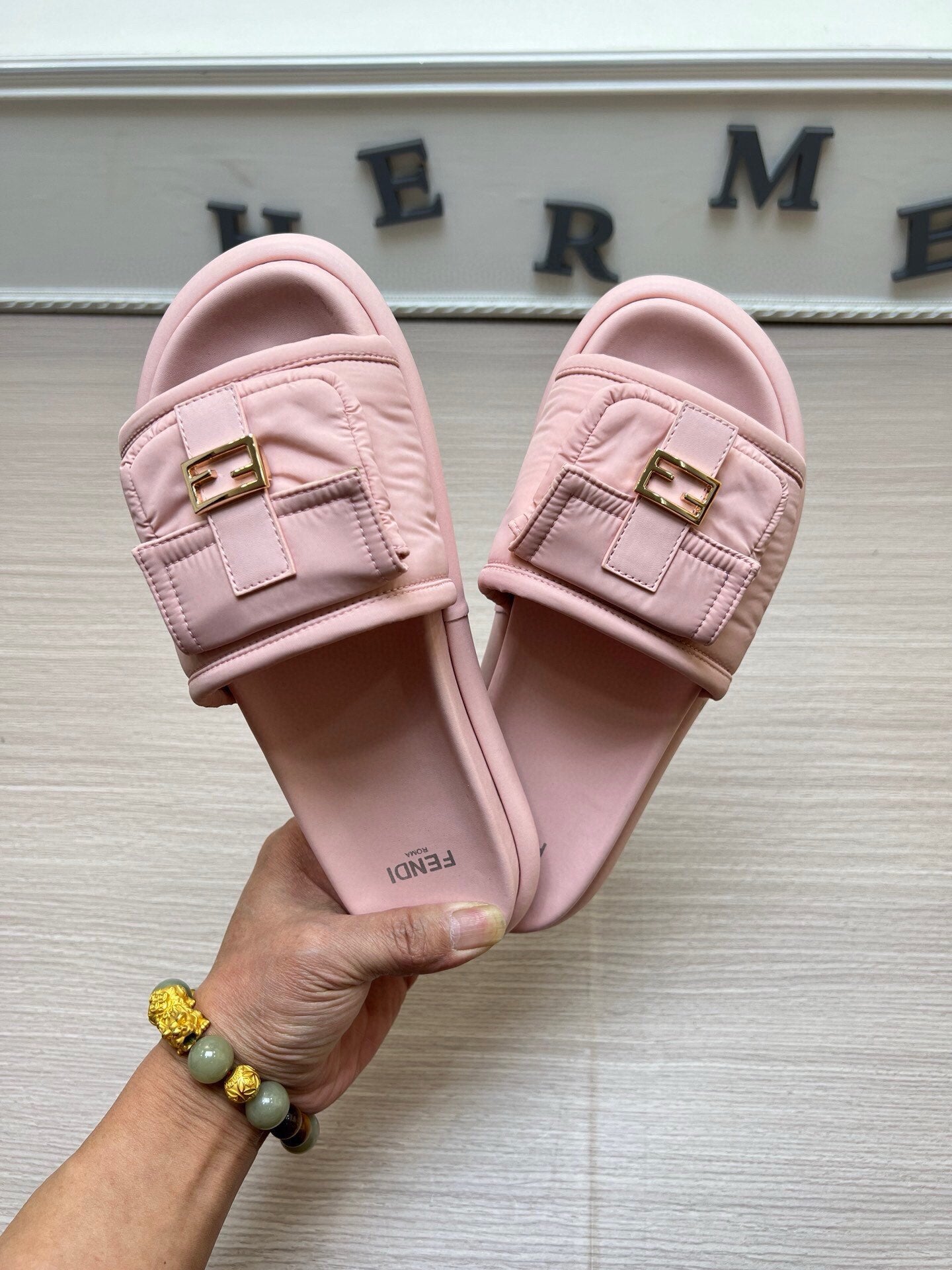 54F125ZDE Stylish slippers