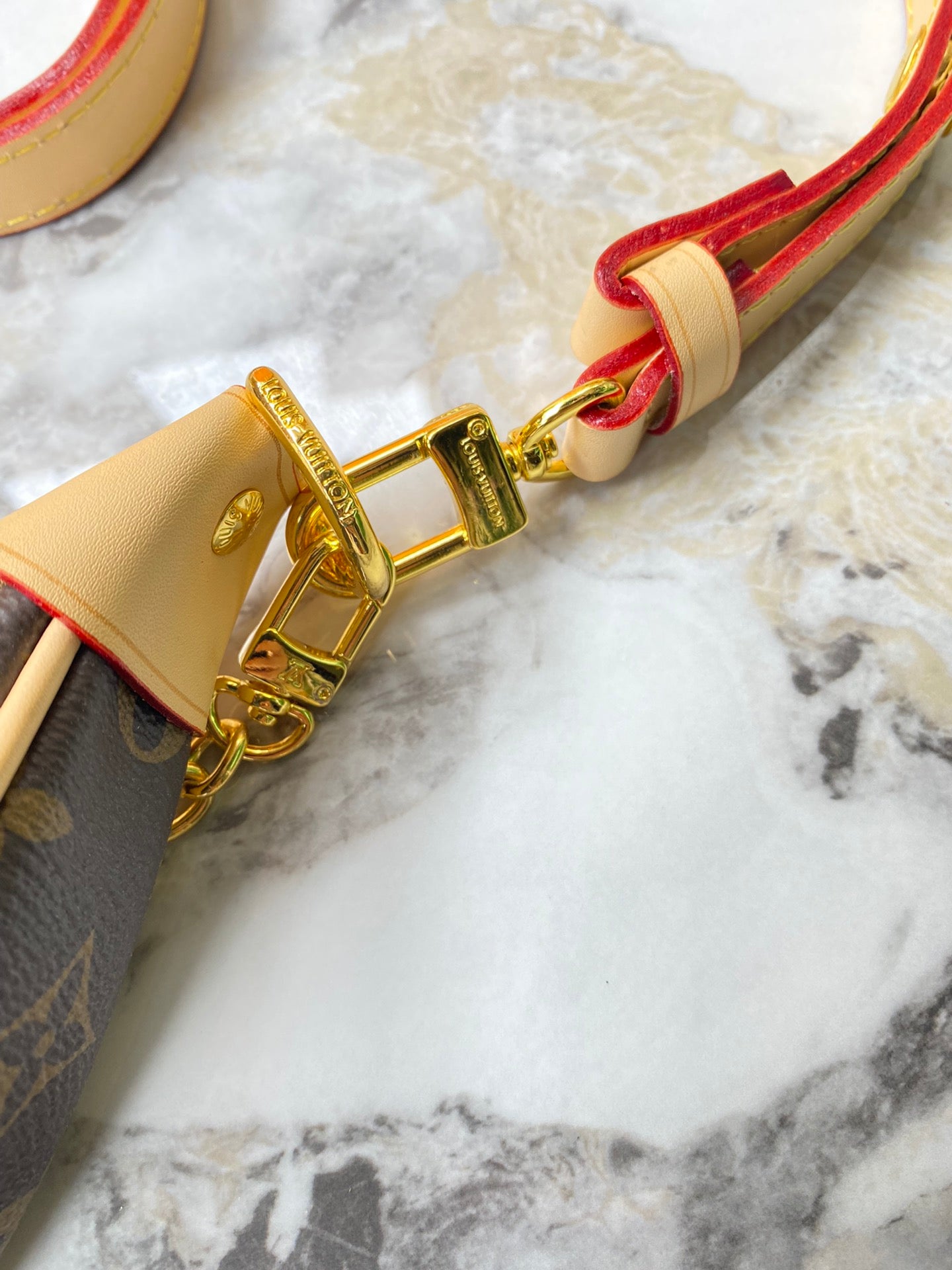 2XE297BDE Stylish leather bag 