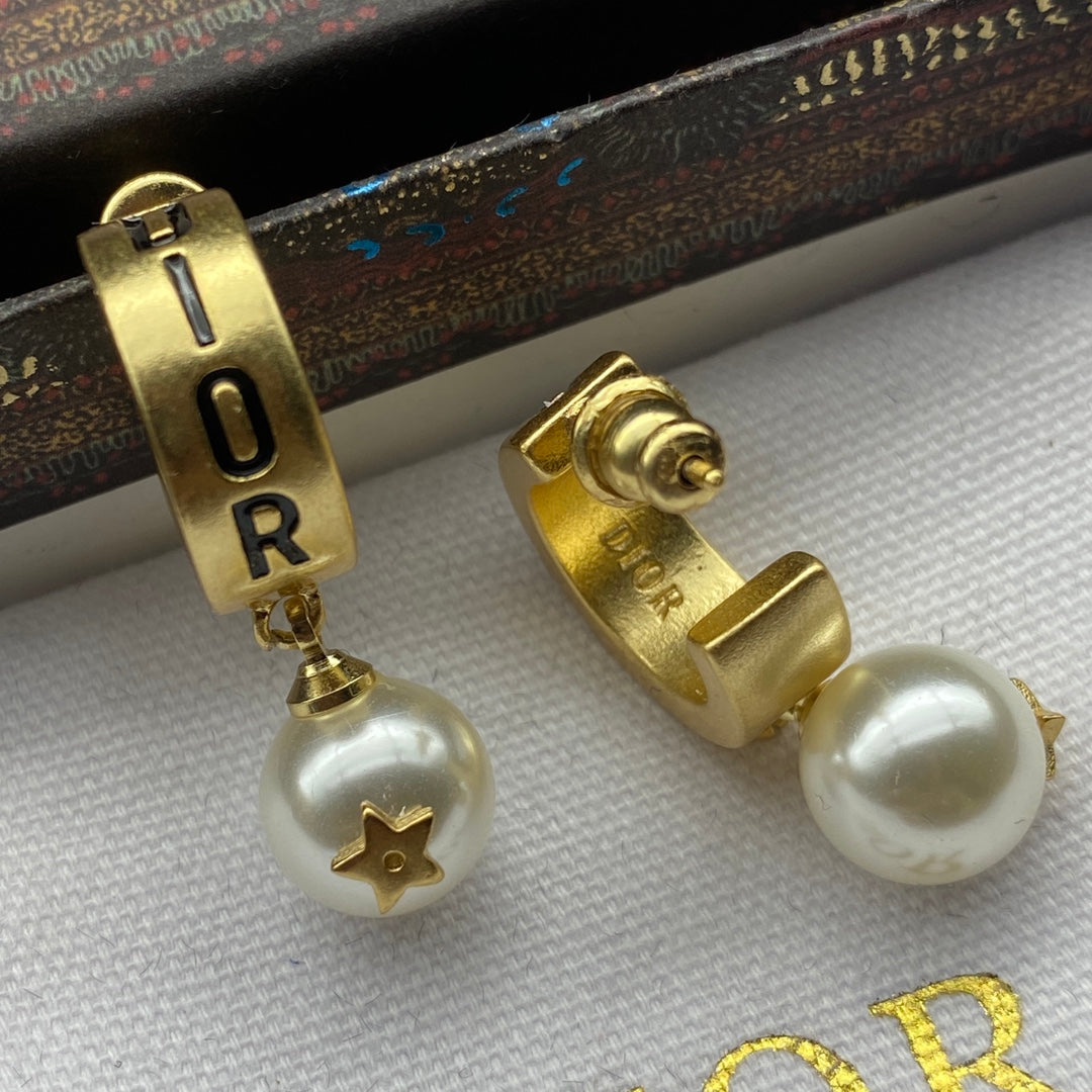 1YD193EDE Stylish Earrings