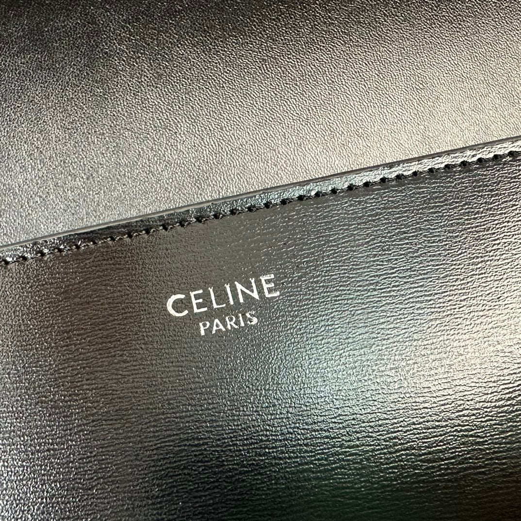 1XE271BDE Stylish leather bag 