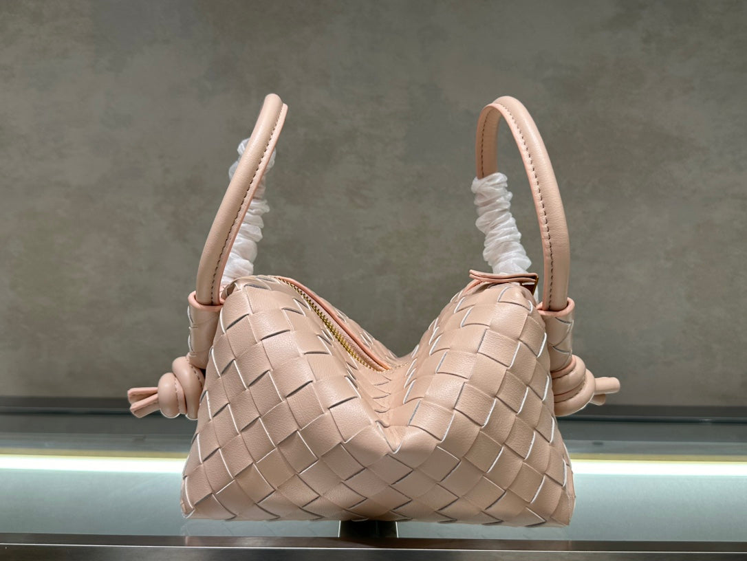 1XA84BDE Stylish leather bag