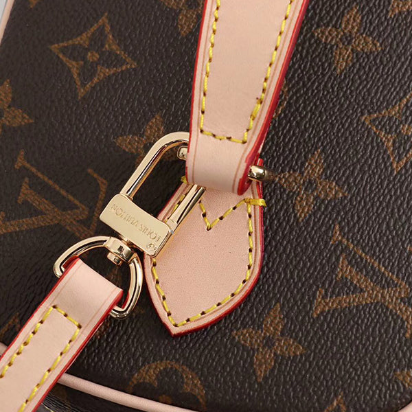1E104BDE Stylish leather bag 