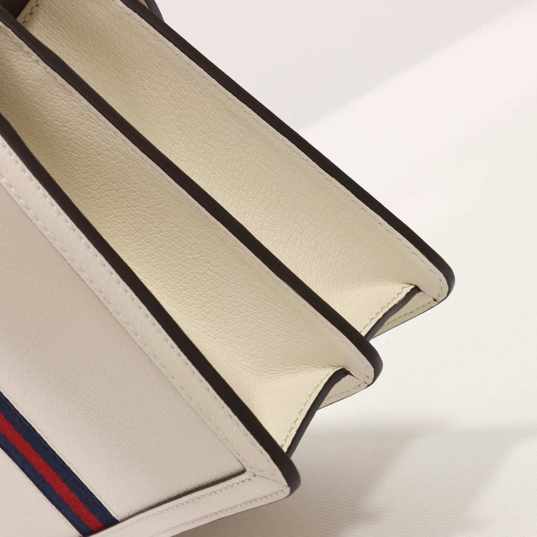 1XB49BDE Stylish leather bag 